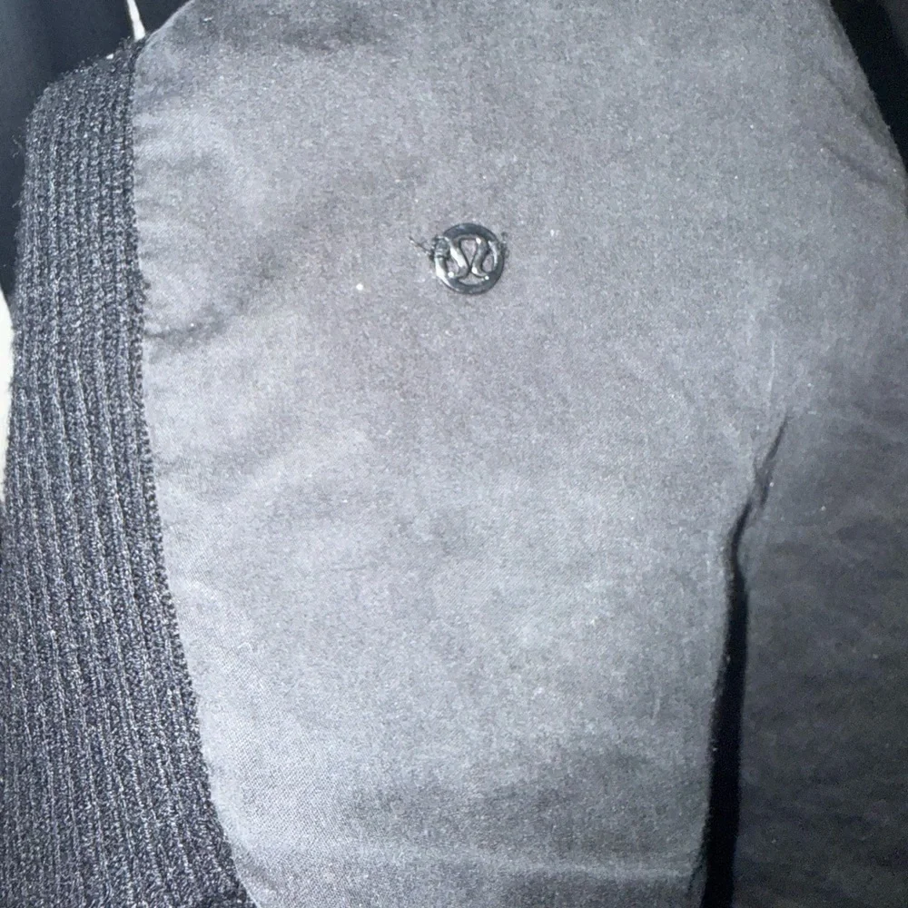 Lululemon Still At Ease Wrap in Black Size 8